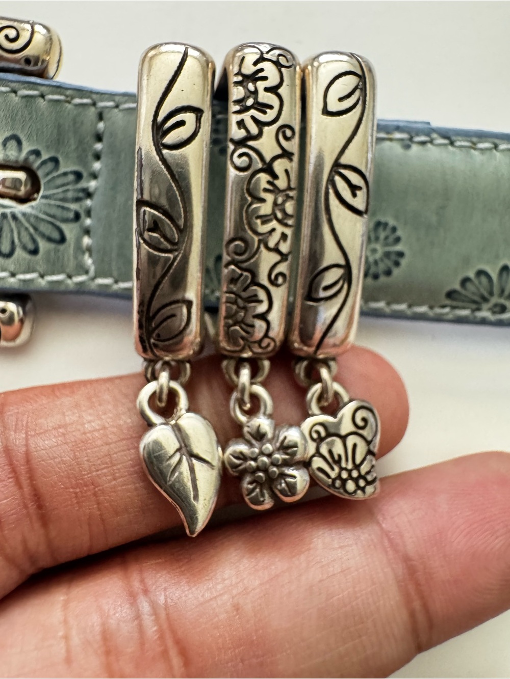 Brighton Blue Floral Leather Daisy Charms Belt size ML 32 - Picture 3 of 7